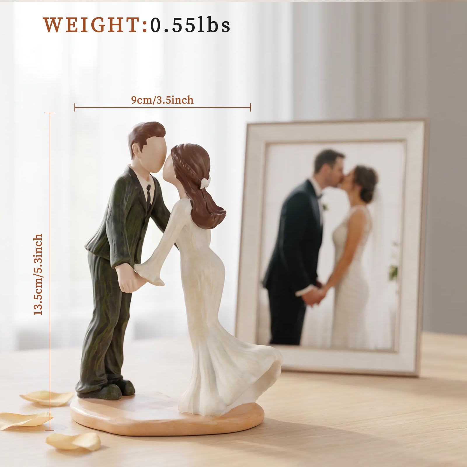 Storieme view of gravity-weighted base ensuring stable cake placement