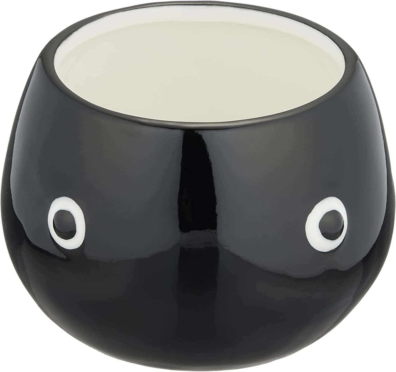 Sunart teapot mid-pour demonstrating practical spout flow and usability