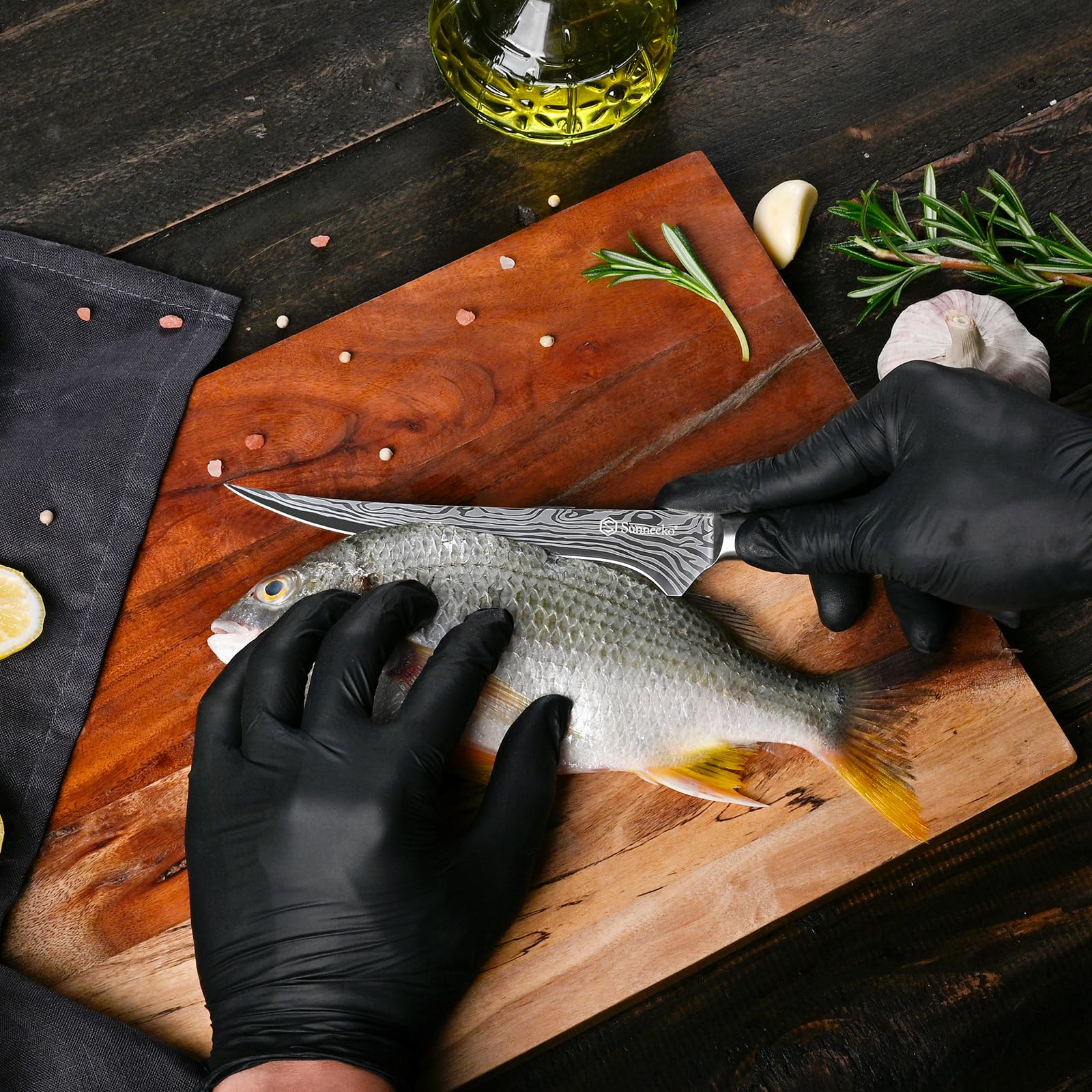 Sunnecko knife in gift box highlighting presentation and ready-for-gifting convenience