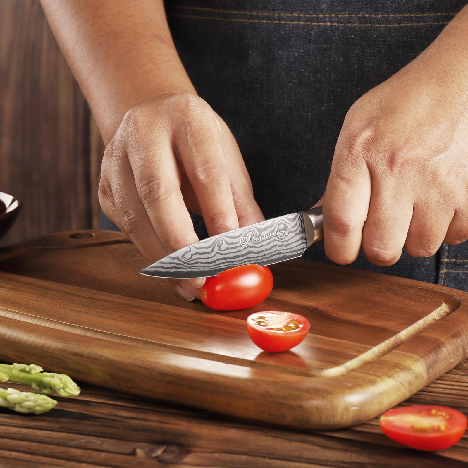 Sunnecko knife held in hand for size comparison and balanced control