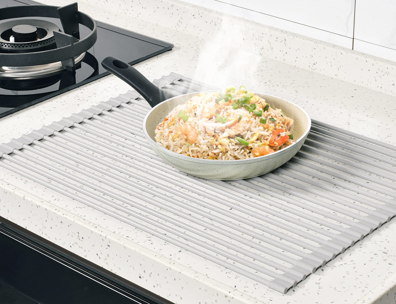 Surpahs label showing heat-resistance up to 400°F for hot cookware