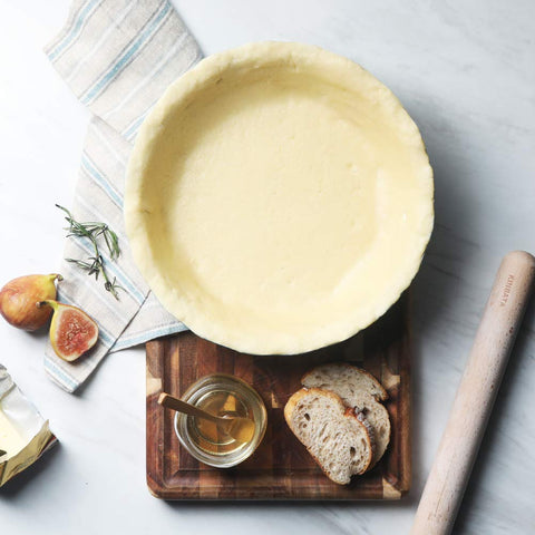 Sweejar Home pie pan in kitchen lifestyle scene demonstrating oven-to-table presentation