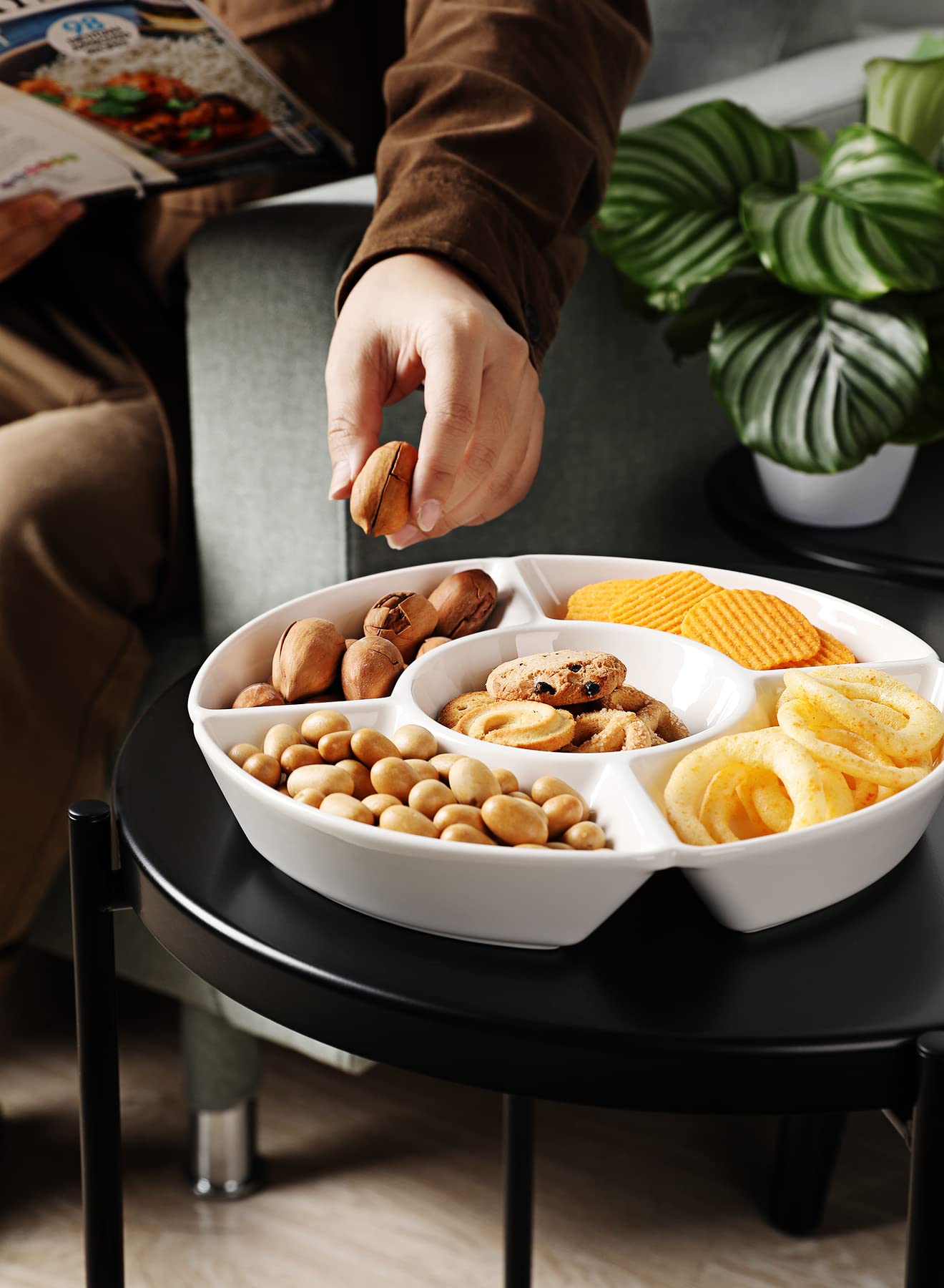 Sweese glaze and label detail emphasizing durable, chip-resistant benefit