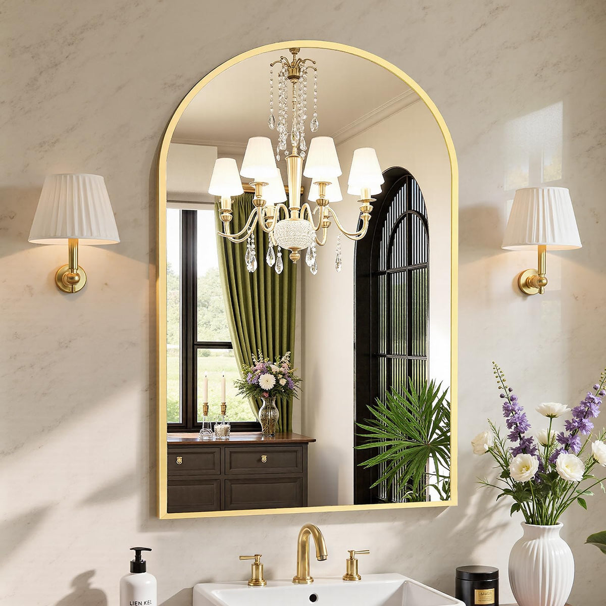 Sweetcrispy arched gold mirror front view showing elegant silhouette and reflective clarity
