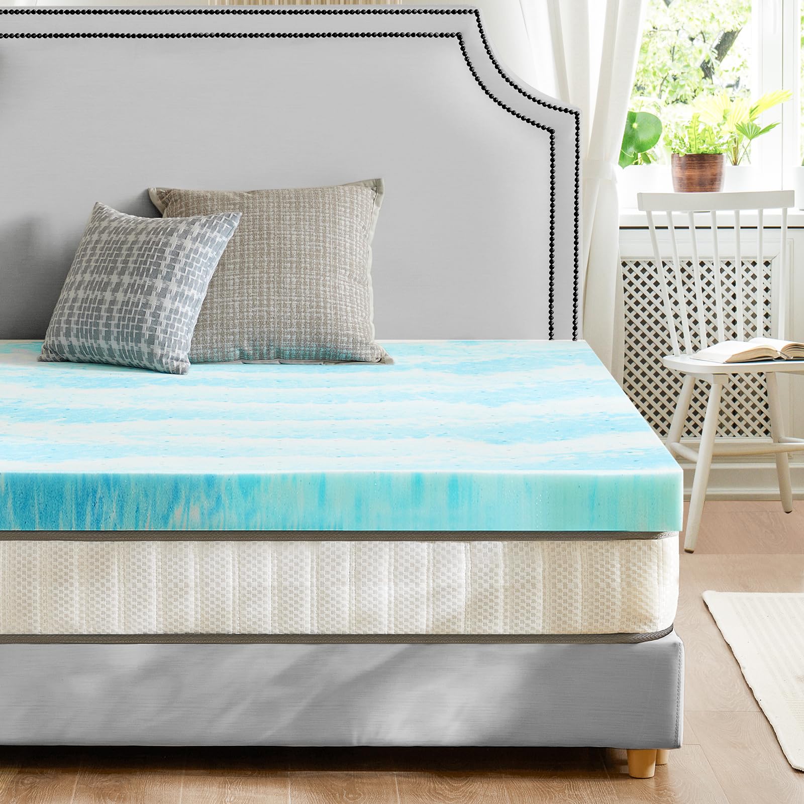 Sweetcrispy topper on bed lifestyle scene showing cooler, restful sleep