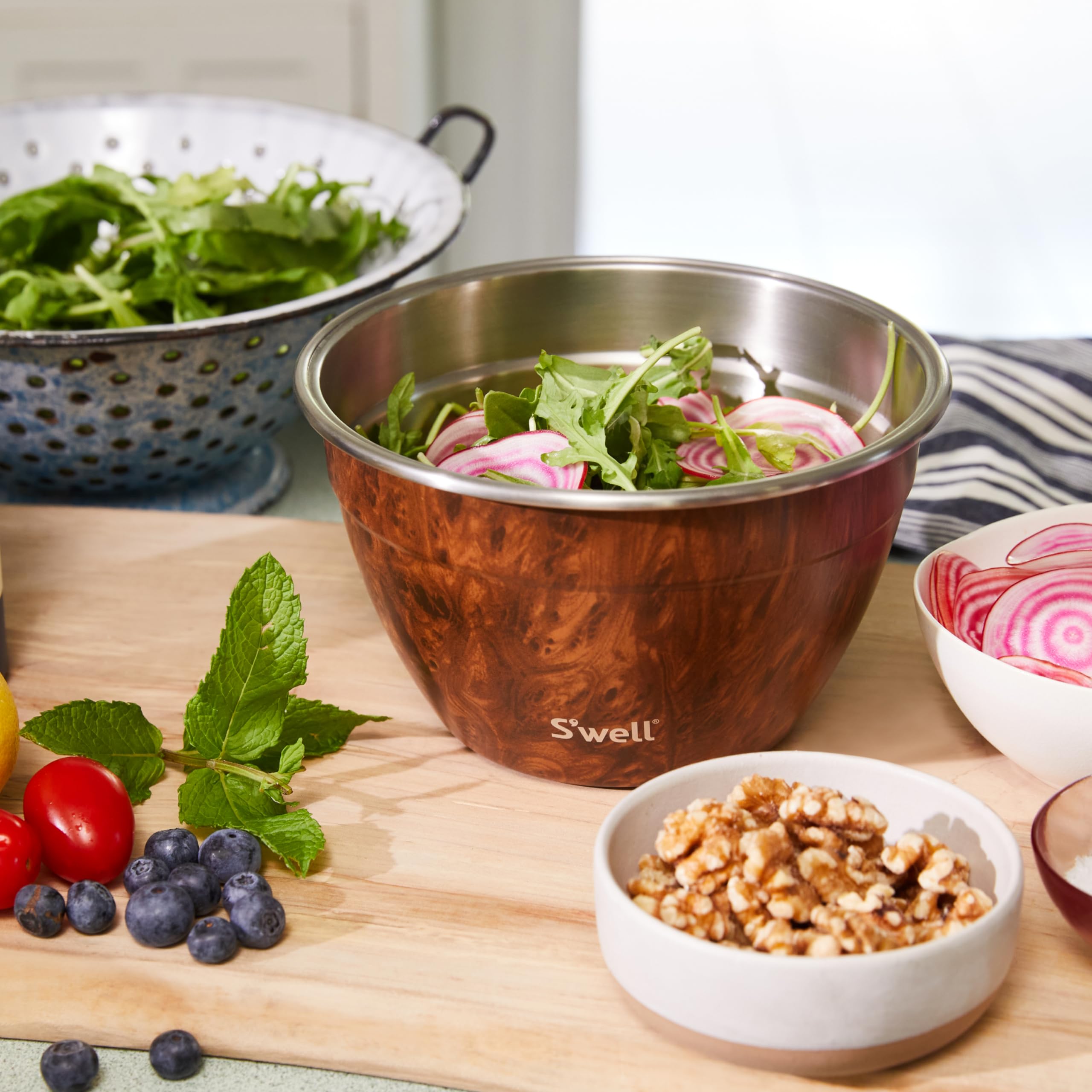 S'well bowl in picnic setting showing portability benefit for meals on the go