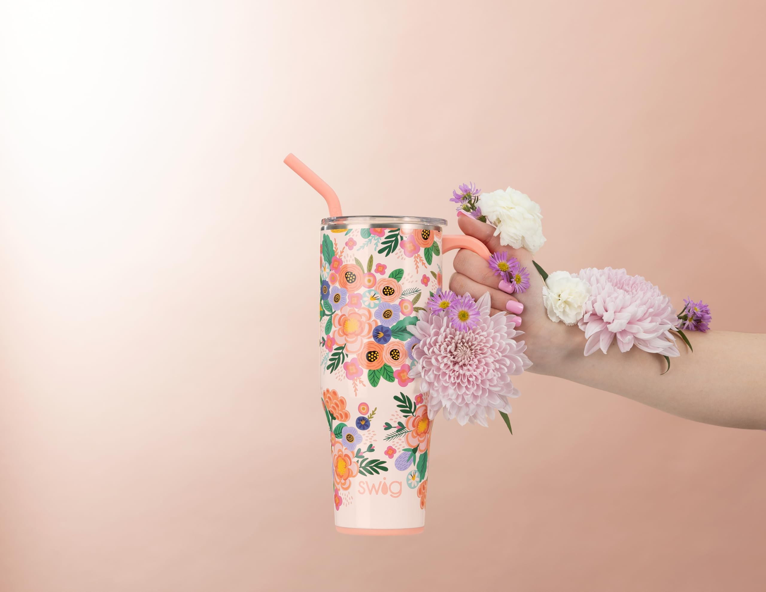 Swig Life removable slider lid with straw for splash-resistant sipping benefit