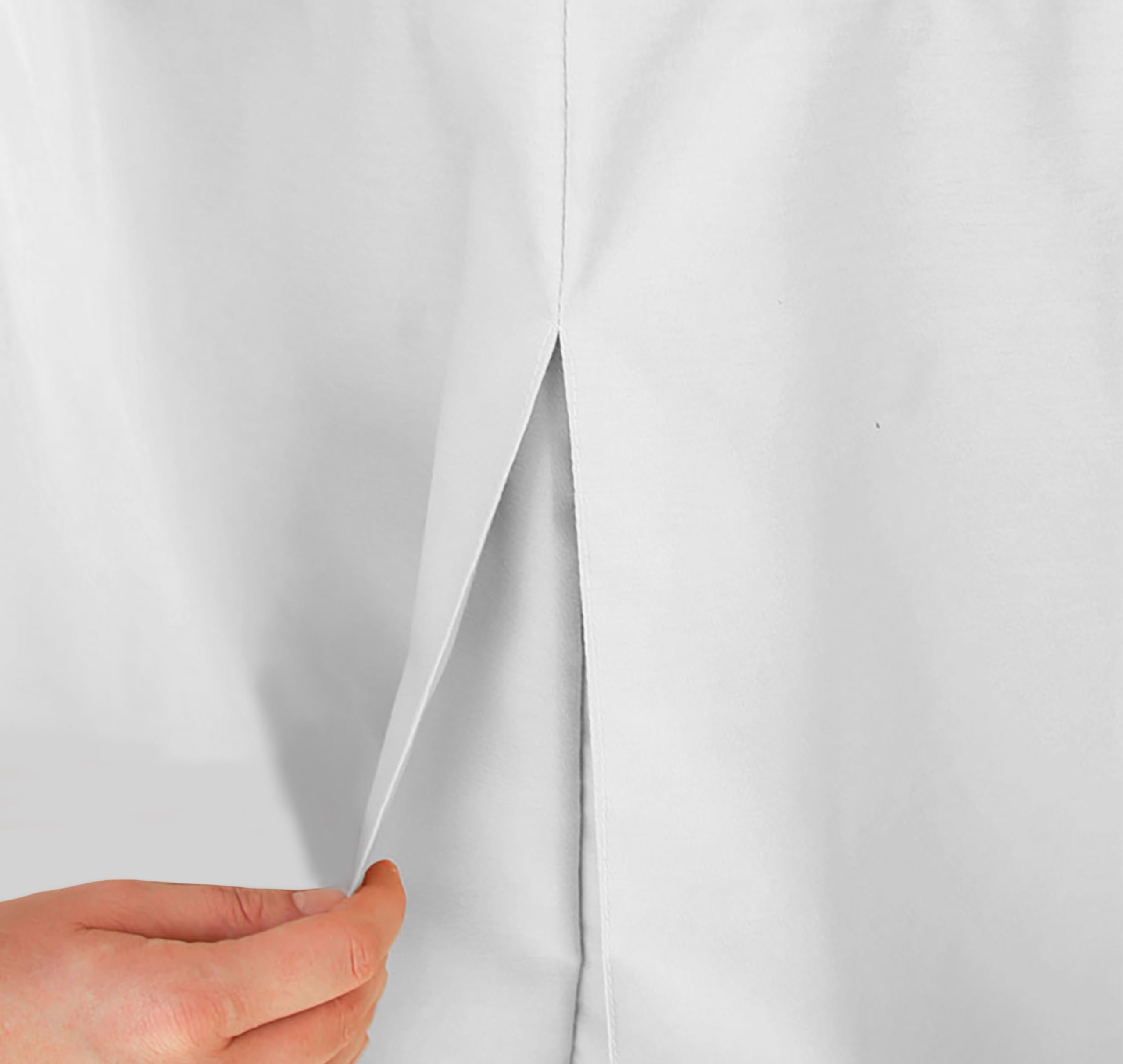 Tablevogue fitted corner detail demonstrating snug fit and wrinkle-free edge