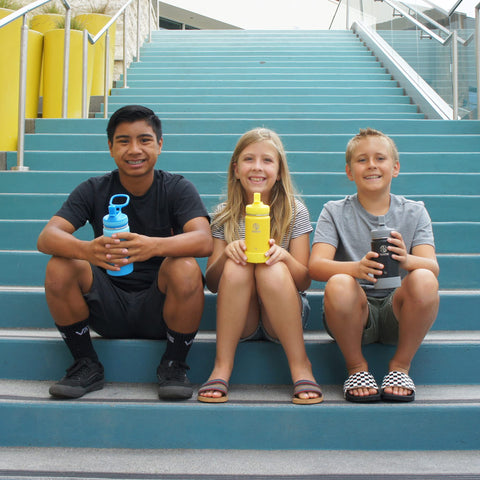 Takeya bottle beside a school backpack showing 14 oz scale and perfect fit for lunchboxes