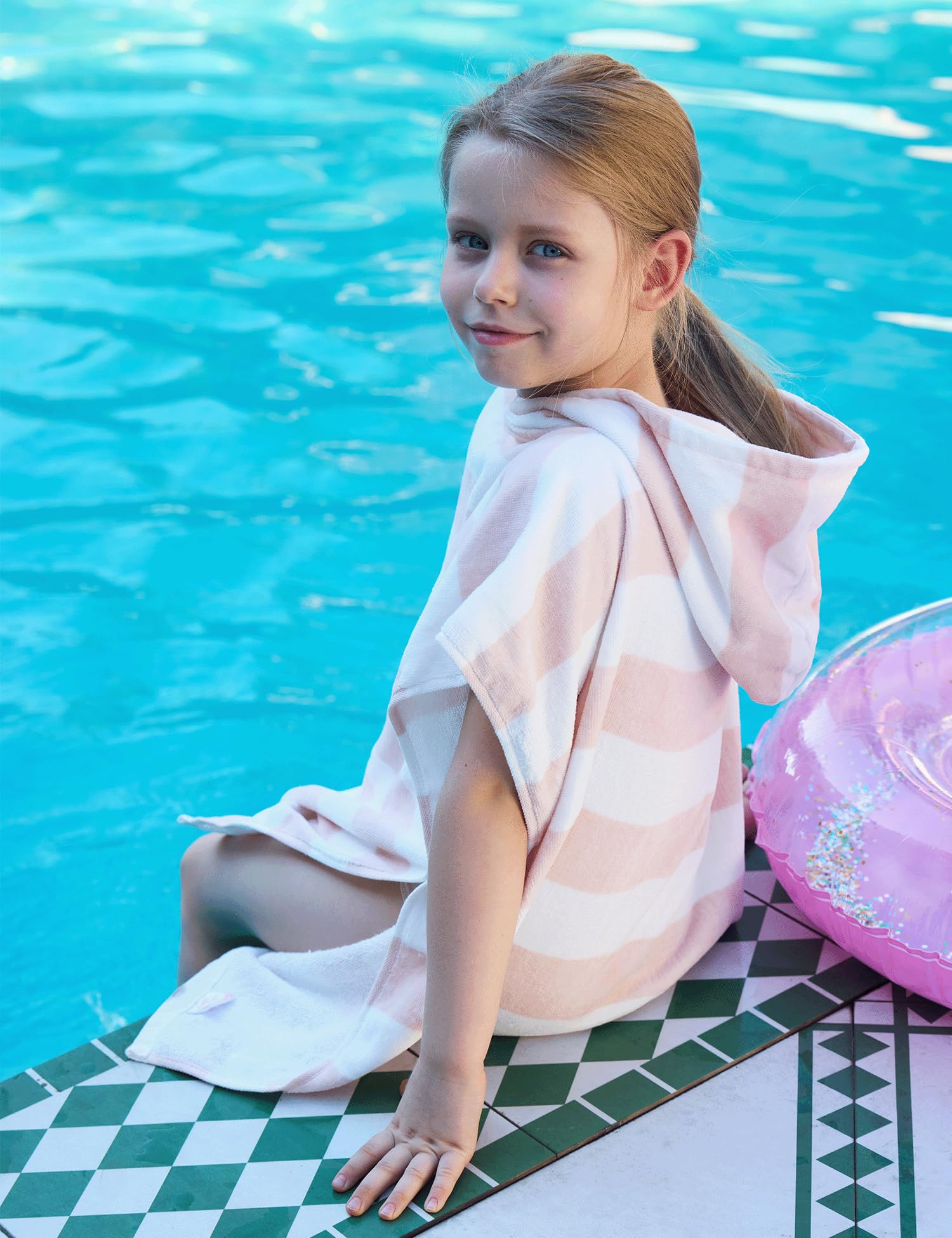 TBEZY close-up of plush velvet outer fabric highlighting softness and comfort