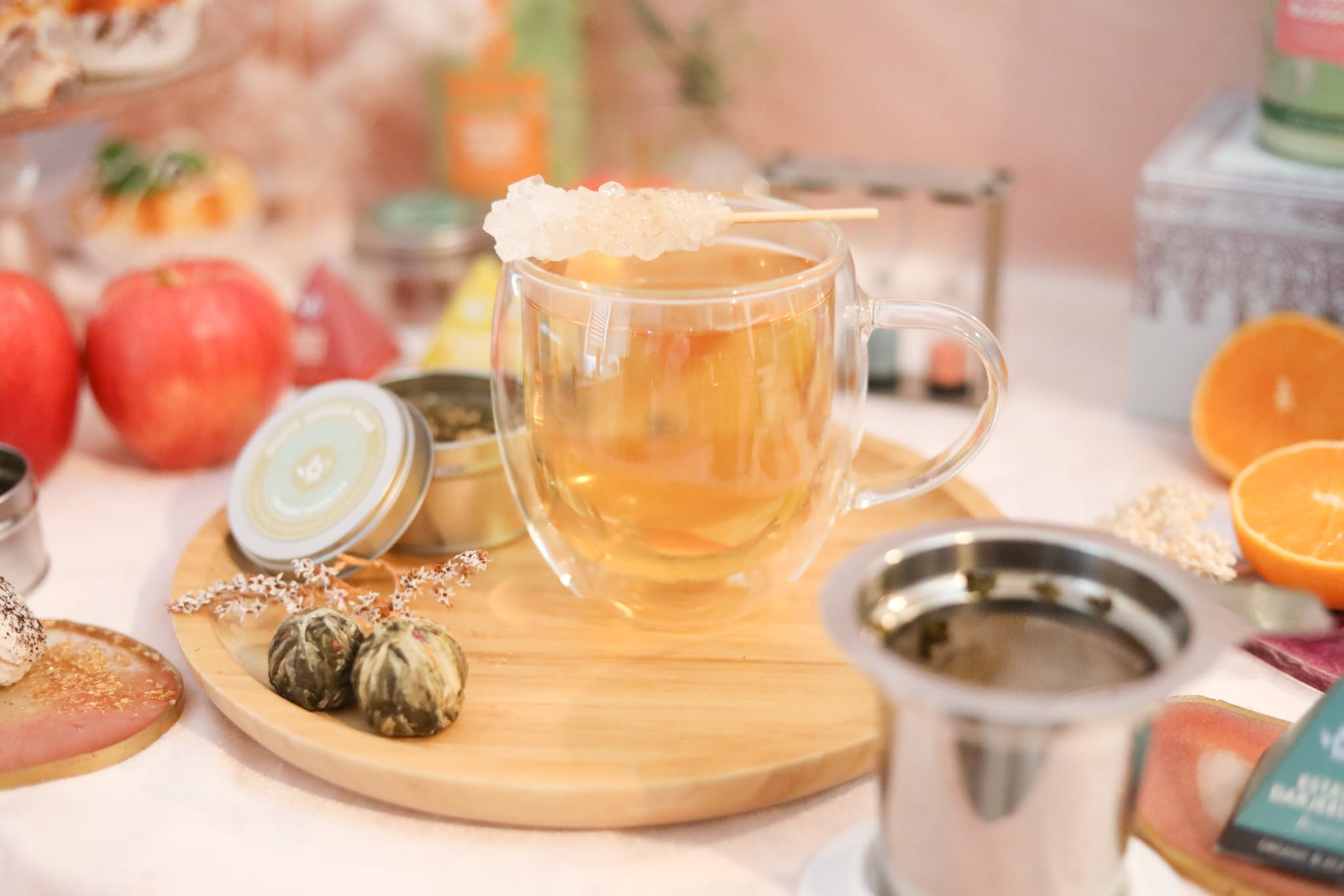 Teabloom close-up of double-wall glass showing clarity and thermal protection