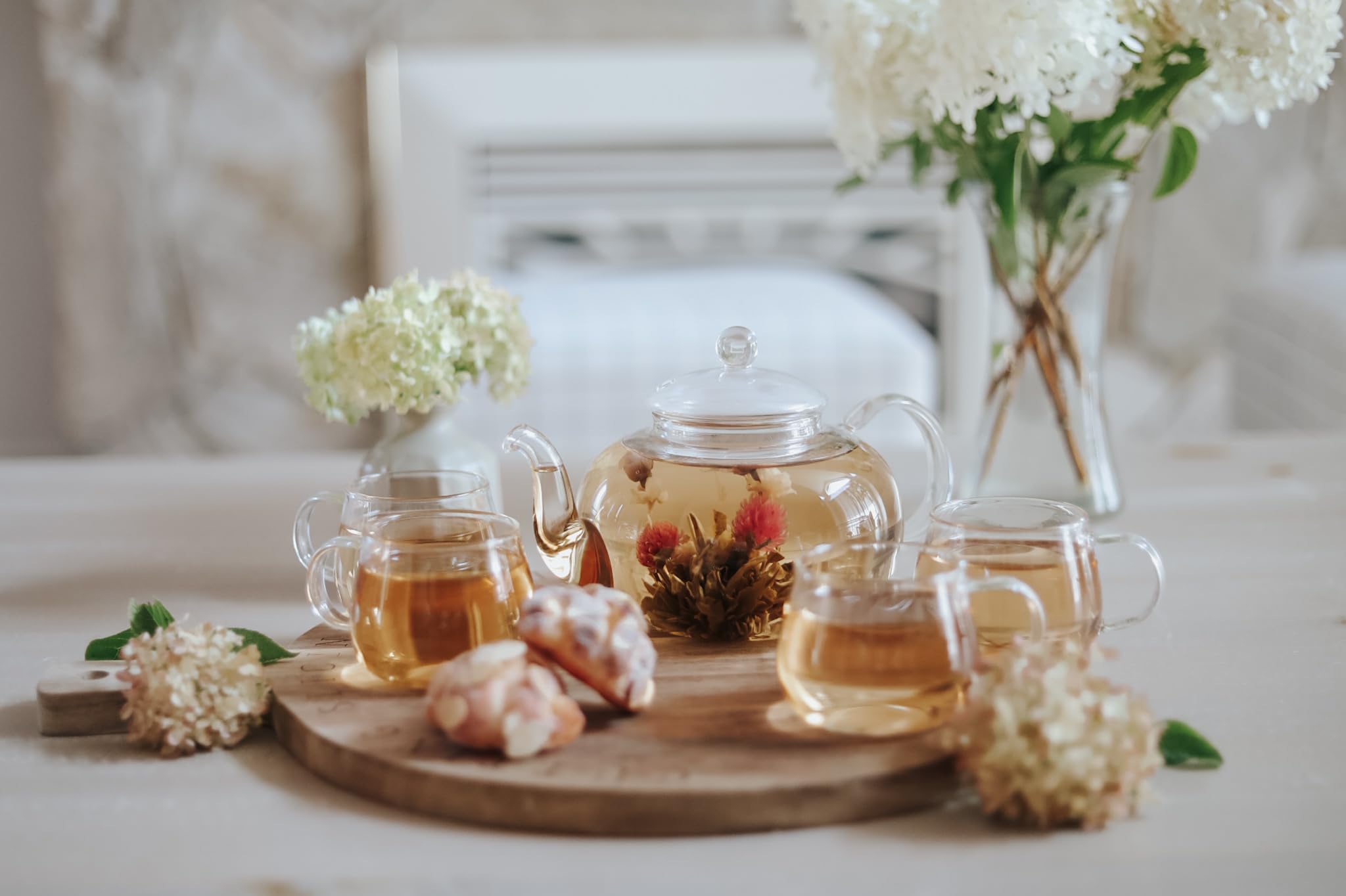 Teabloom Blossoms infuser close-up showing deep stainless-steel basket benefit: full-leaf infusion