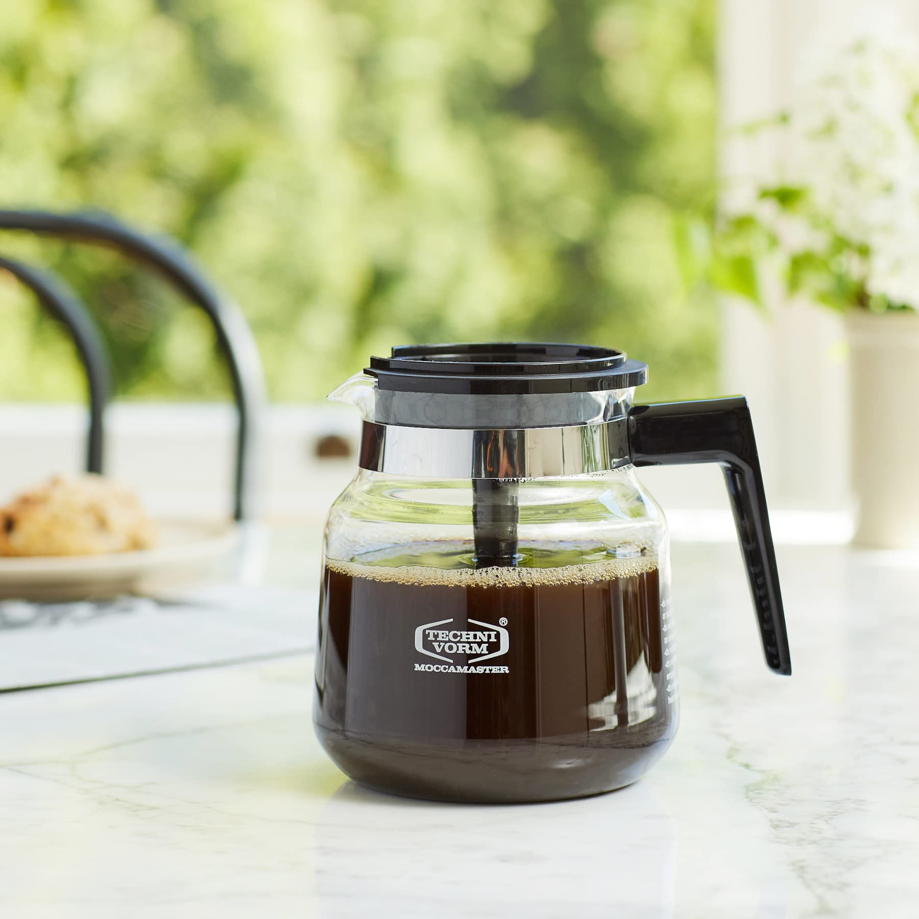 Technivorm Moccamaster carafe seated on KB brewer demonstrating perfect fit and heat retention