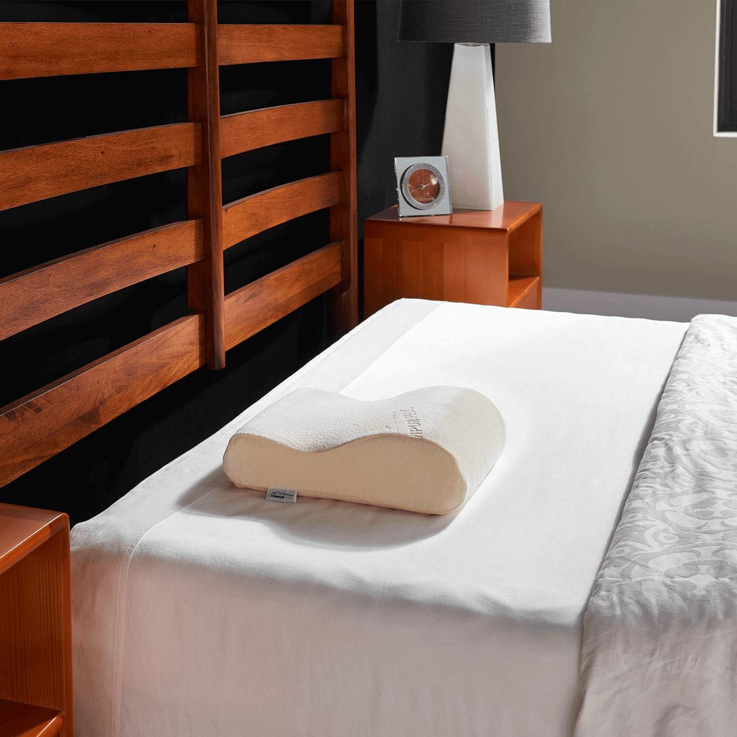 Tempur-Pedic front view showing travel pillow and ergonomic shape for support