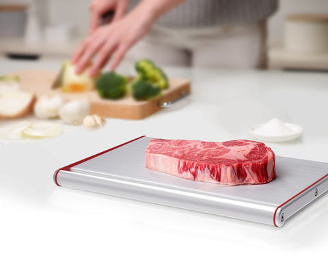 THAT INVENTIONS ThawTHAT! thawing steak on tray demonstrating faster, even defrosting