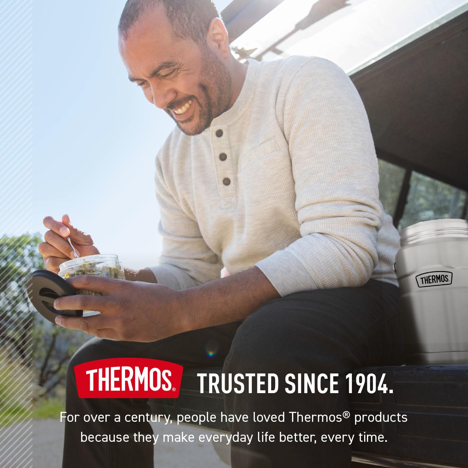 THERMOS food jar at picnic, reliable insulation for outdoor meals