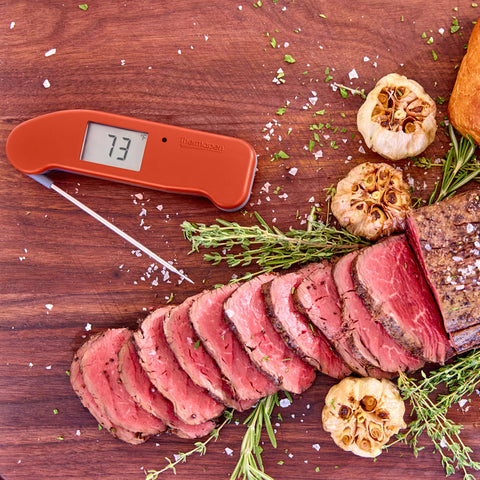 ThermoWorks Thermapen ONE rotating display demonstrating 360-degree readability benefit