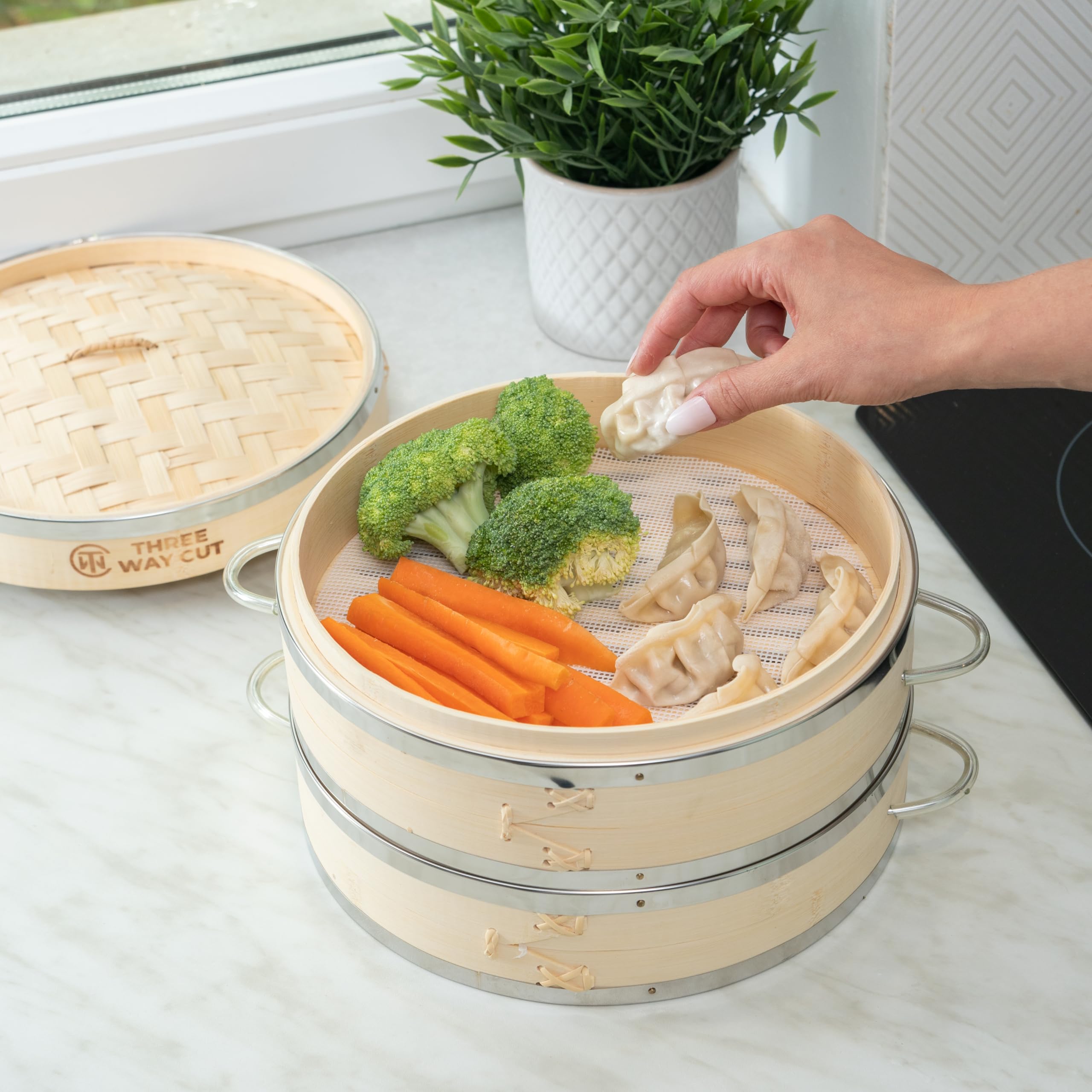 Three Way Cut lid and heatproof handle detail, safe lift and ergonomic advantage