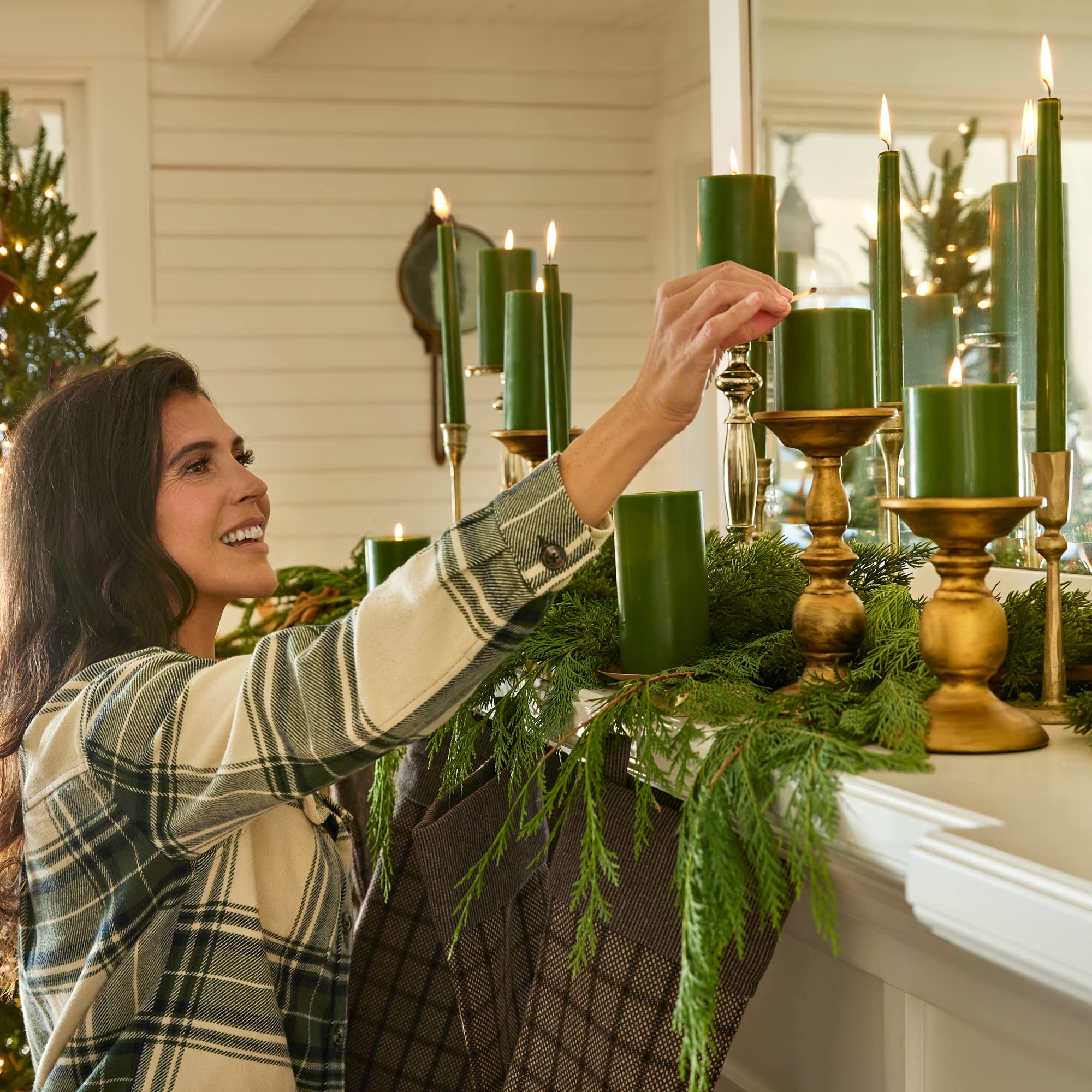 Thymes Frasier Fir displayed on a holder demonstrating safe use
