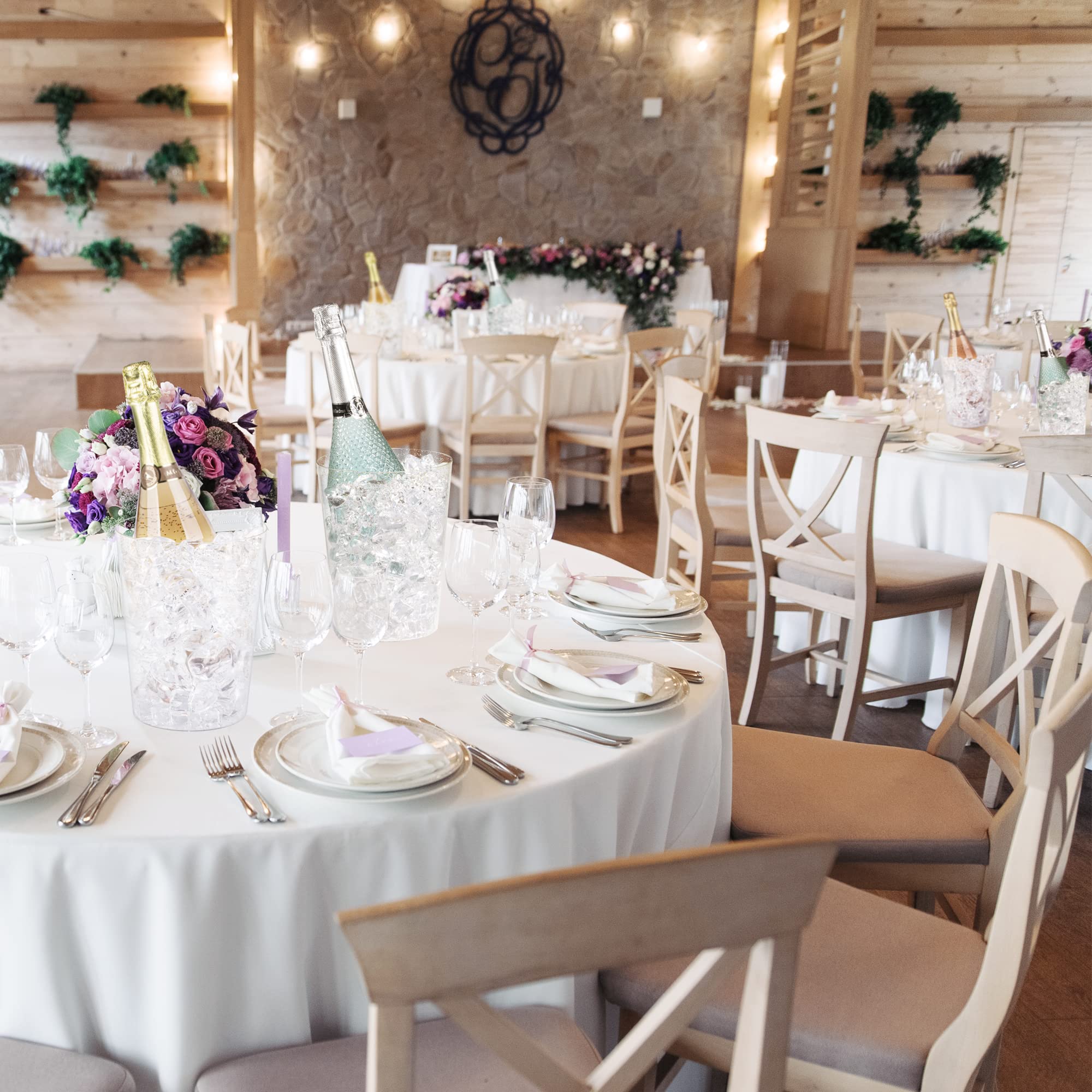 Tiawudi on wedding table showing elegant party-ready presentation