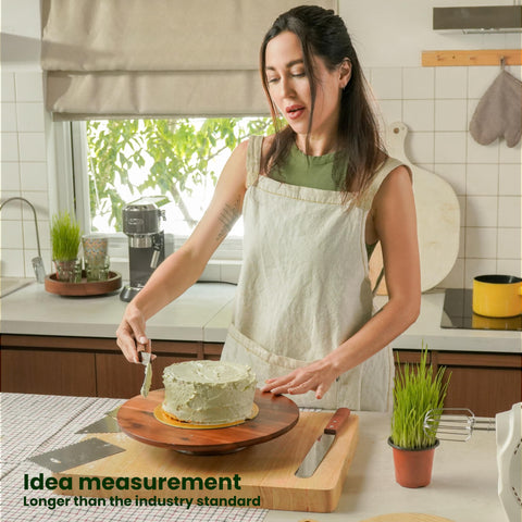 Tidita cake on stand in use showing stability and easy access while decorating