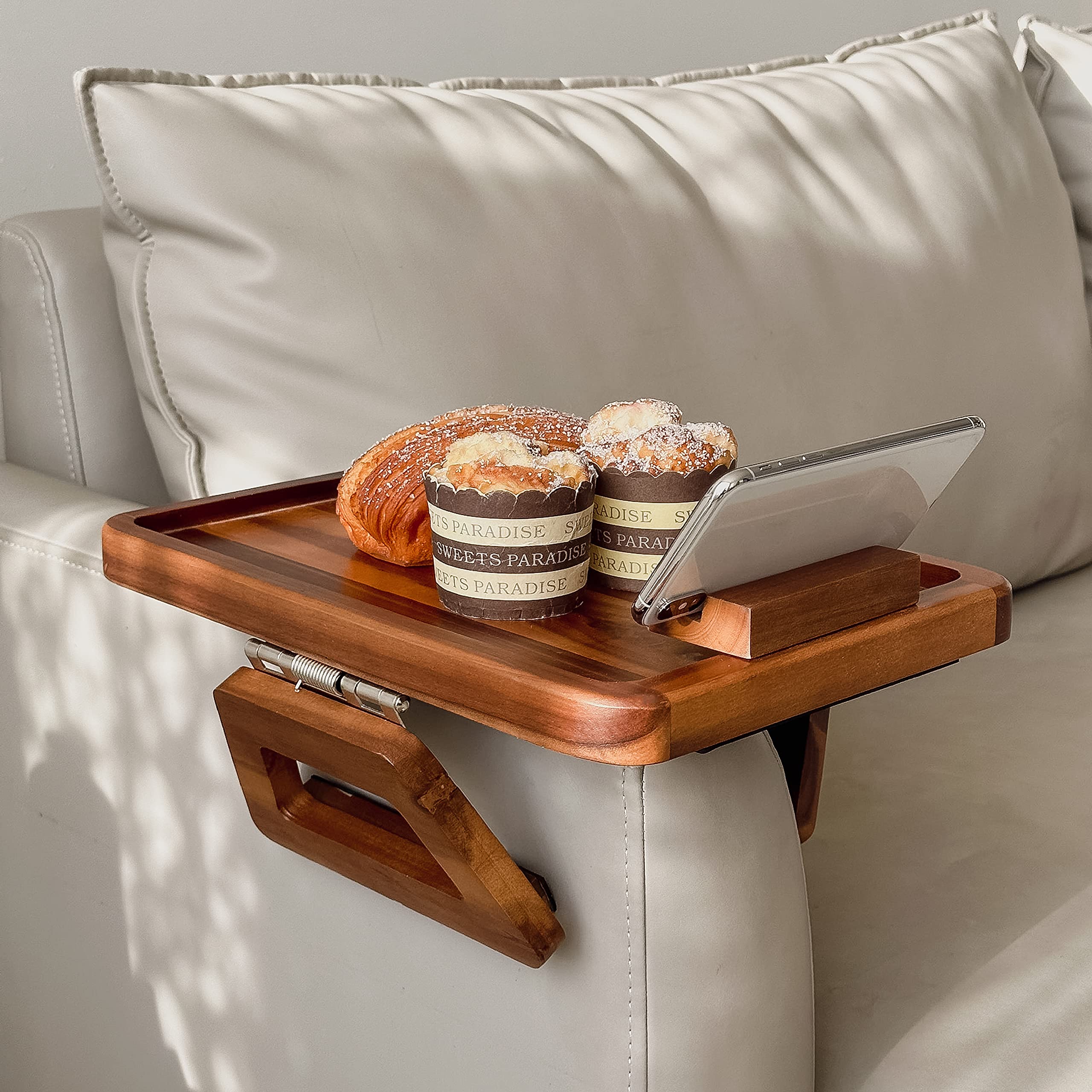 TINAMO tray with snacks and drink demonstrating everyday use