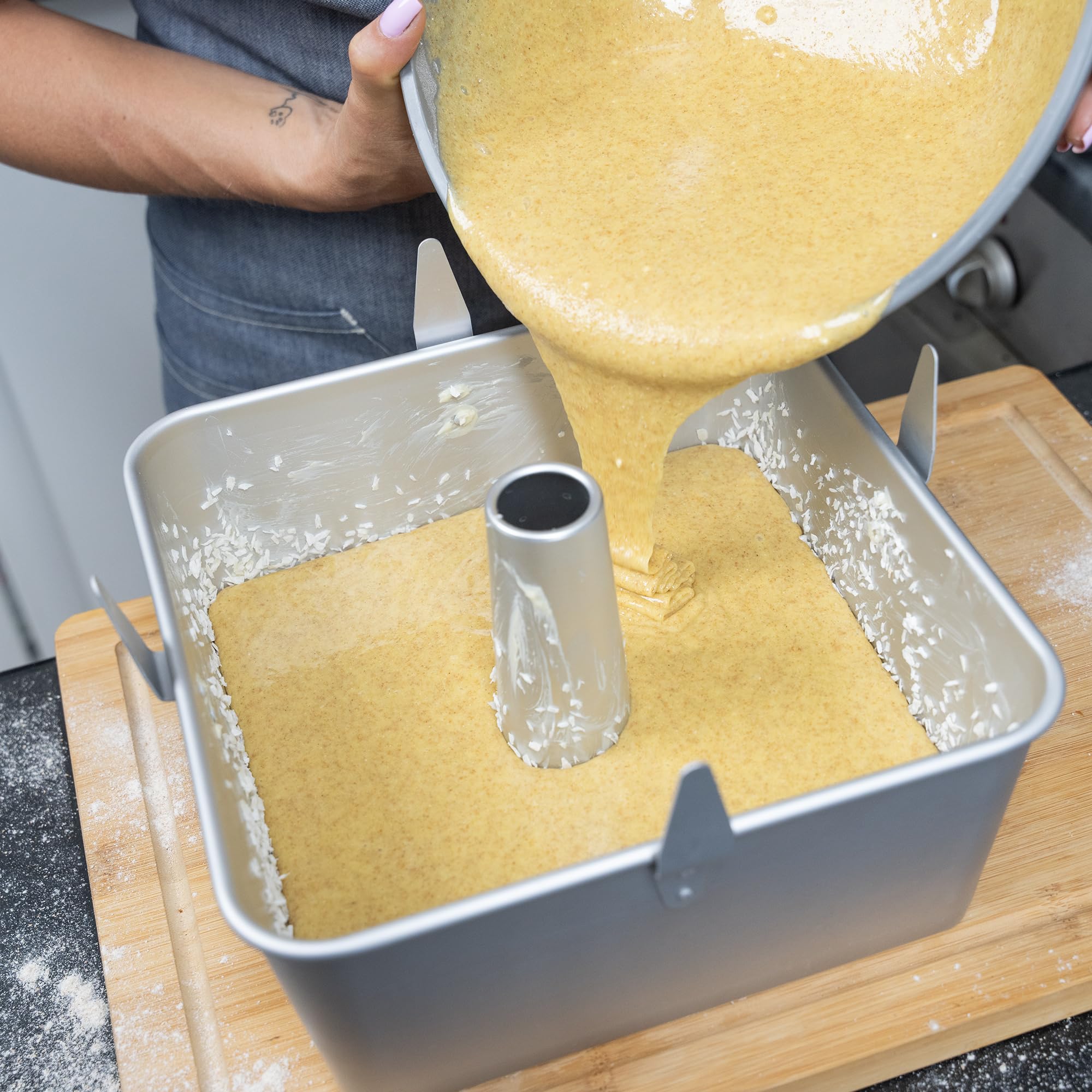 TiParthenos pan filled with batter illustrating large 18-cup capacity and clean edges