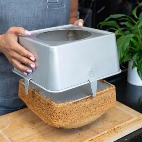 TiParthenos parchment sheet sealing removable bottom to reduce batter seepage during baking