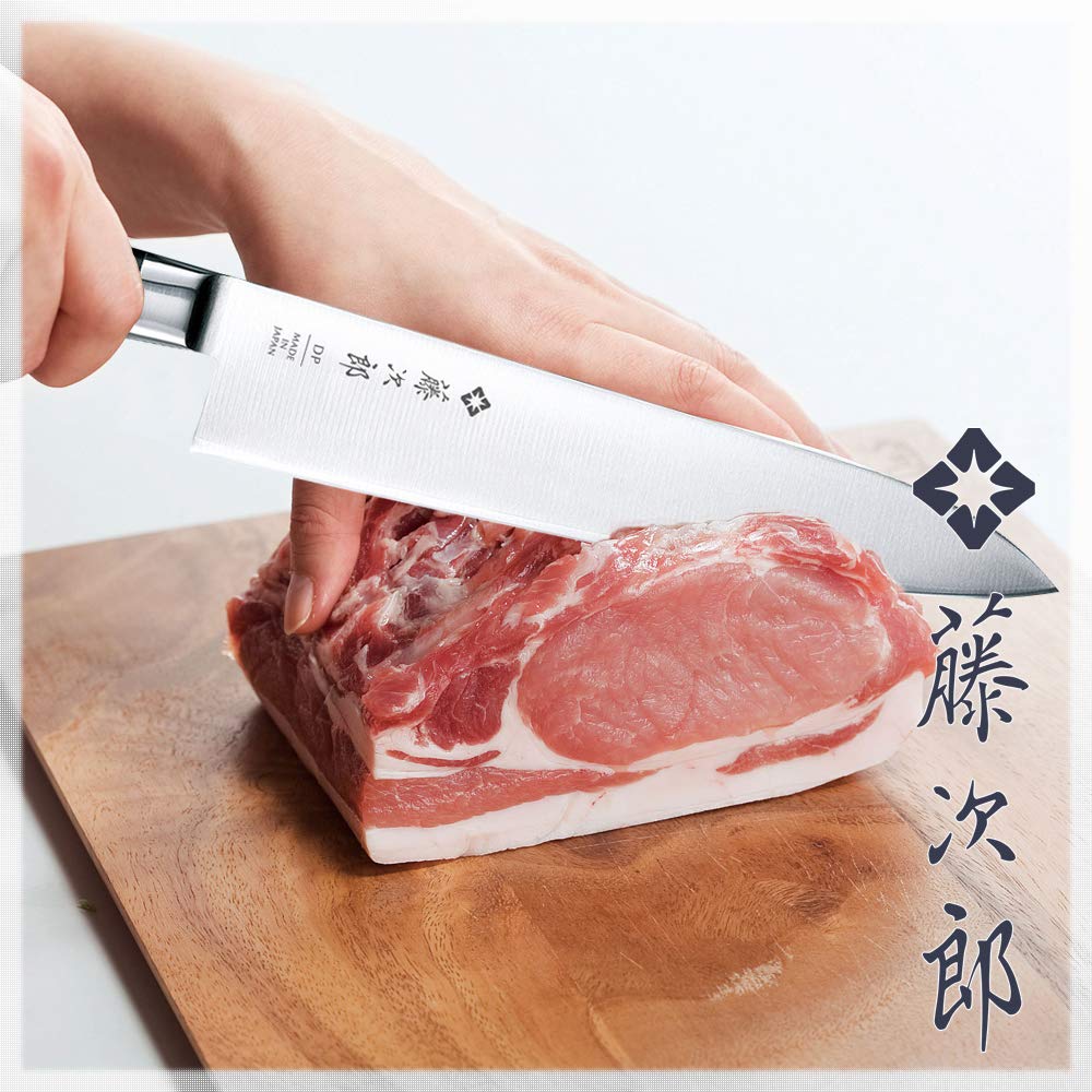 Tojiro VG10 close-up of blade edge highlighting sharpness and durability