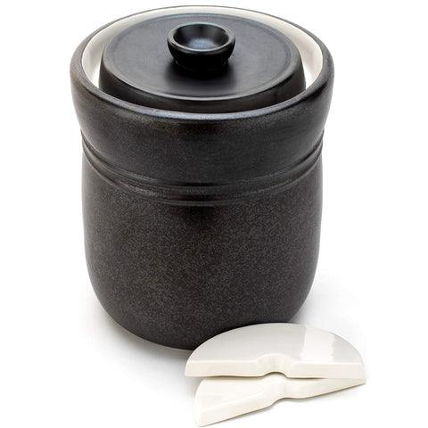 TOMO front view of 7L crock showing lid and wide waterlock, reliable fermentation
