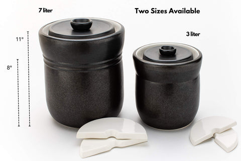 TOMO next to a kitchen scale and mason jars, shows 7L capacity and scale