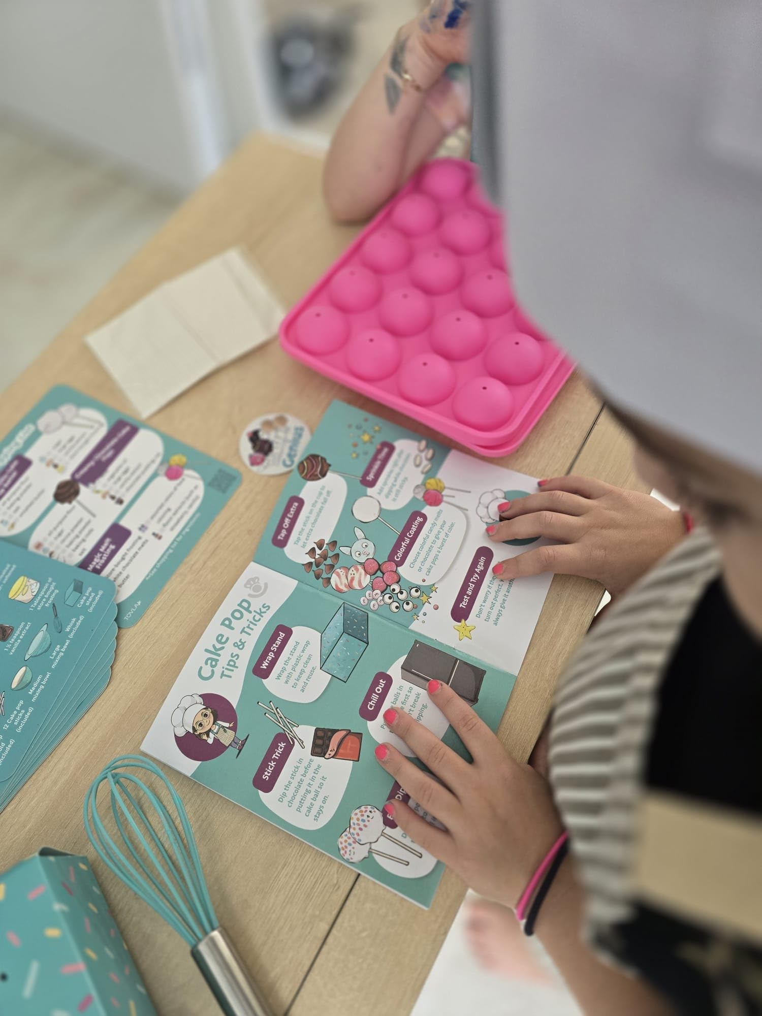 Tovla Jr. recipe cards and shopping list for guided learning and planning