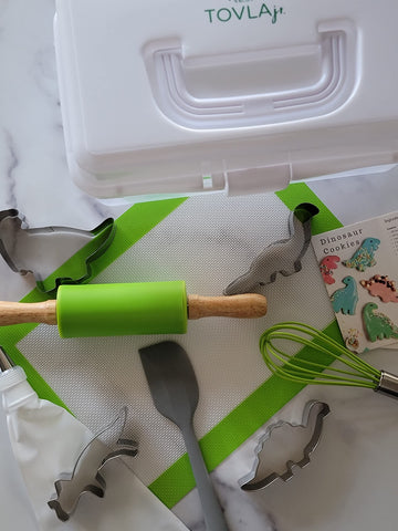 TOVLA JR. rolling pin and silicone mat close-up showing easy cleanup