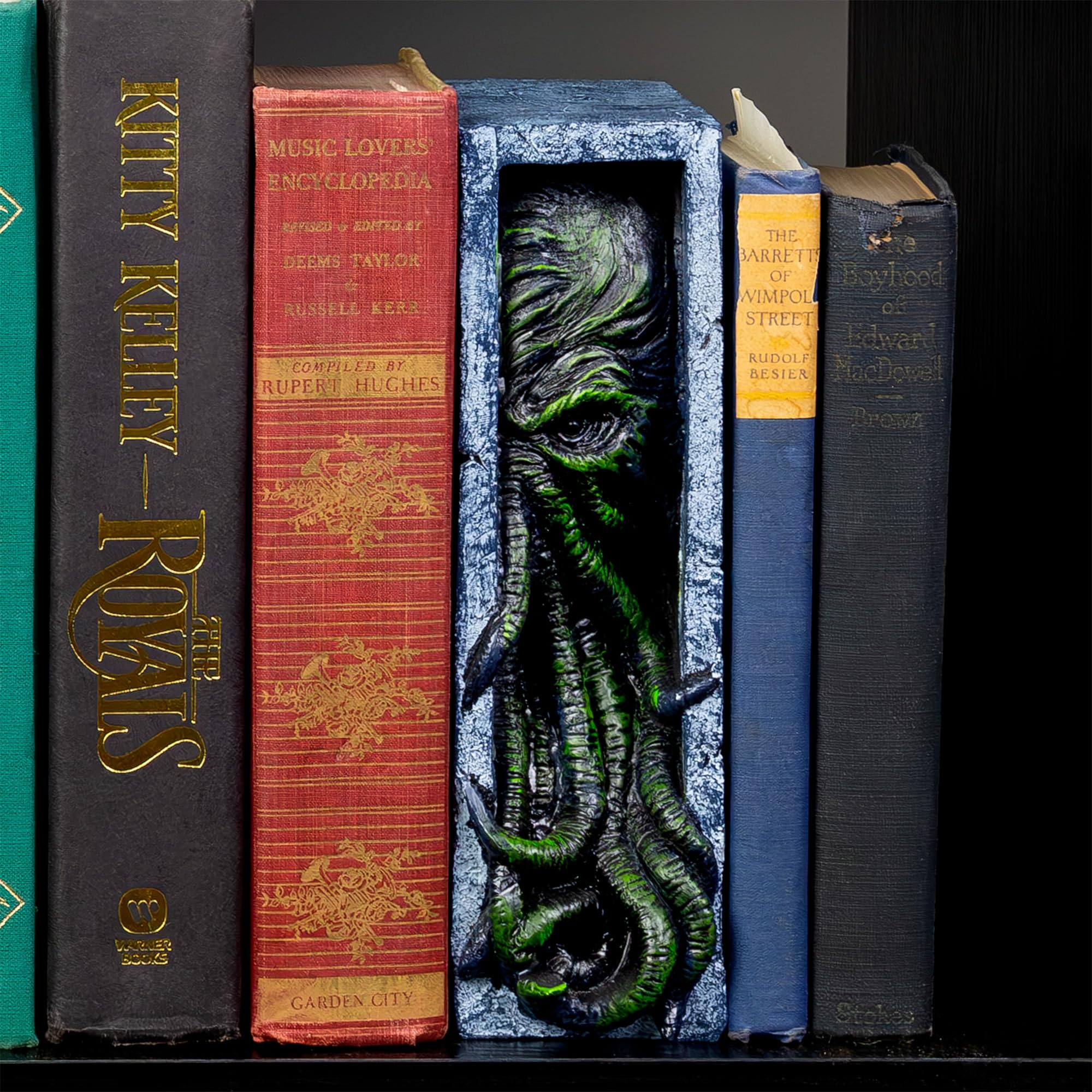 Toy Vault side profile of Peeping Cthulhu highlighting tentacle silhouette and texture