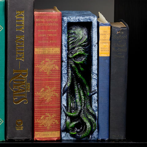 Toy Vault side profile of Peeping Cthulhu highlighting tentacle silhouette and texture