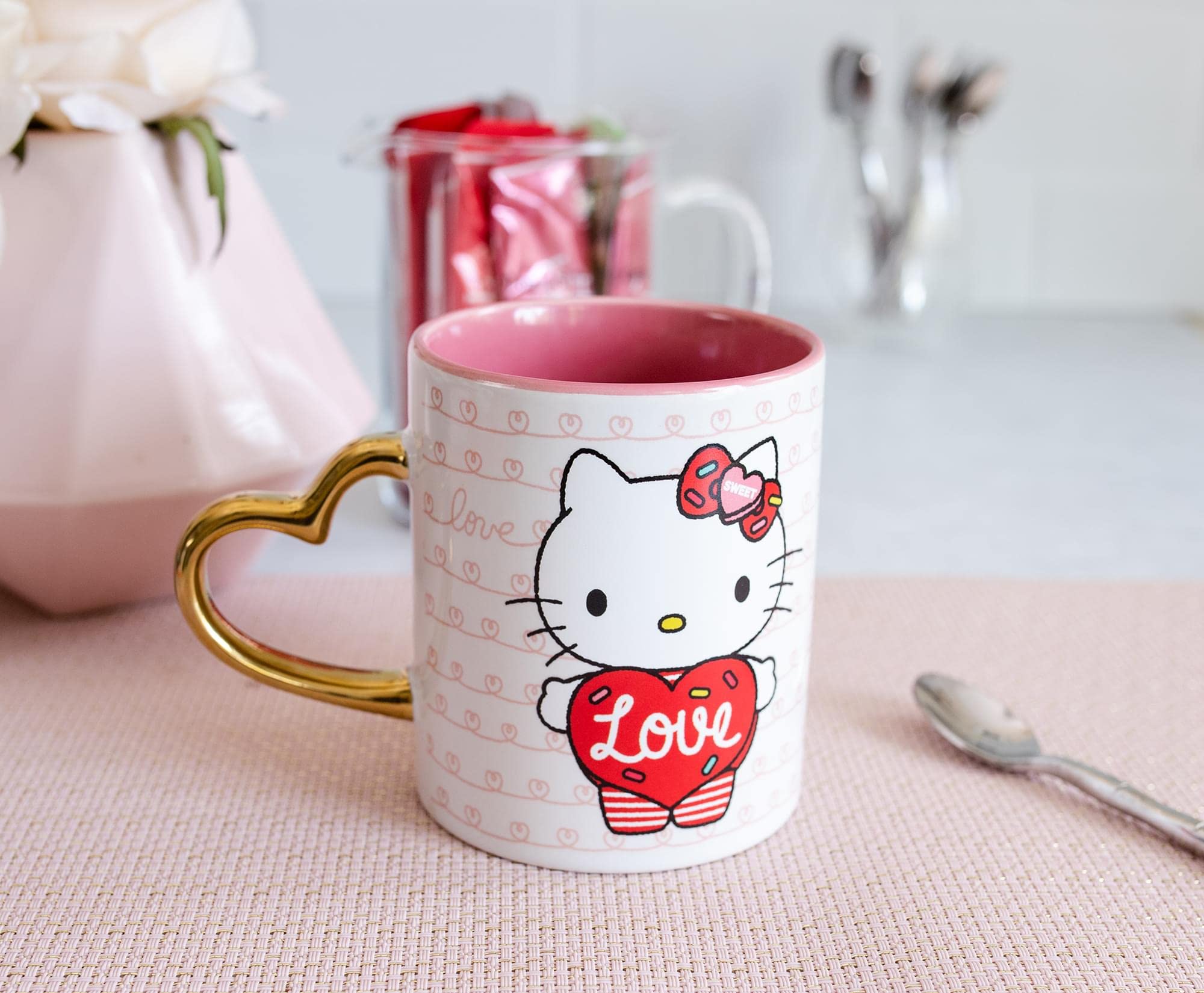 Toynk Hello Kitty interior and rim view showing ceramic finish and capacity