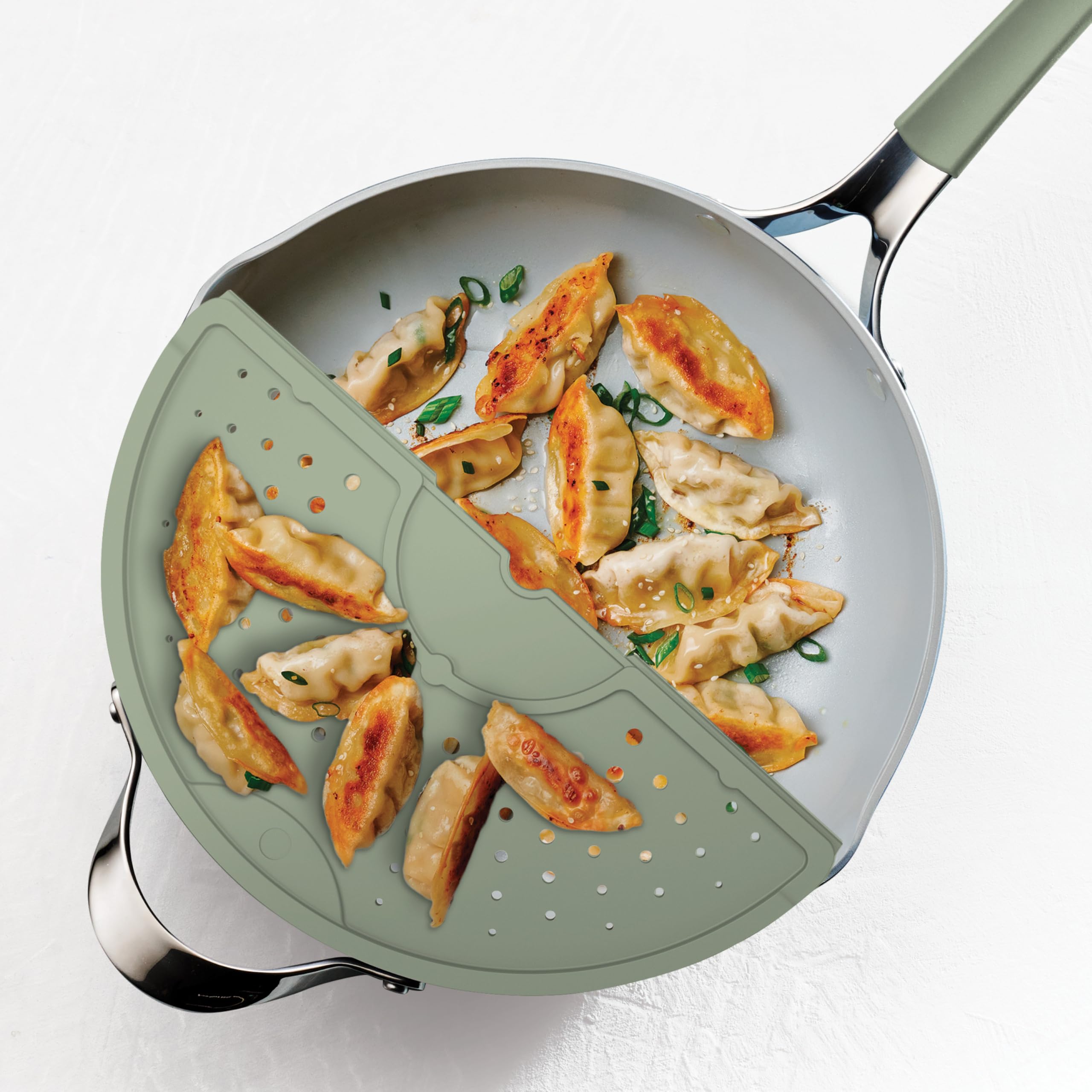 Tramontina beechwood utensils set protecting the ceramic surface from scratches