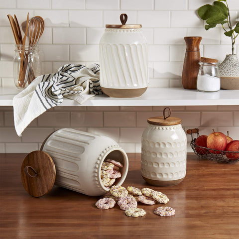TTU Ziggy acacia lid detail highlighting loop handle and natural wood durability