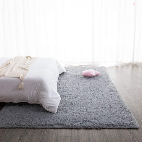TWINNIS feet pressing into rug showing cushioned, cloud-like support