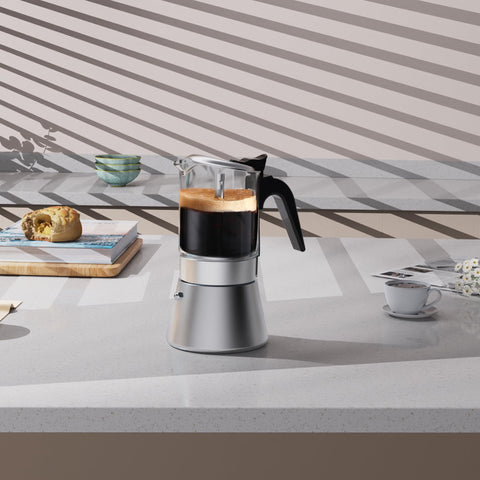 TWOCE SIXAQUAE beside espresso cups for scale, illustrates 240ml six-cup serving capacity