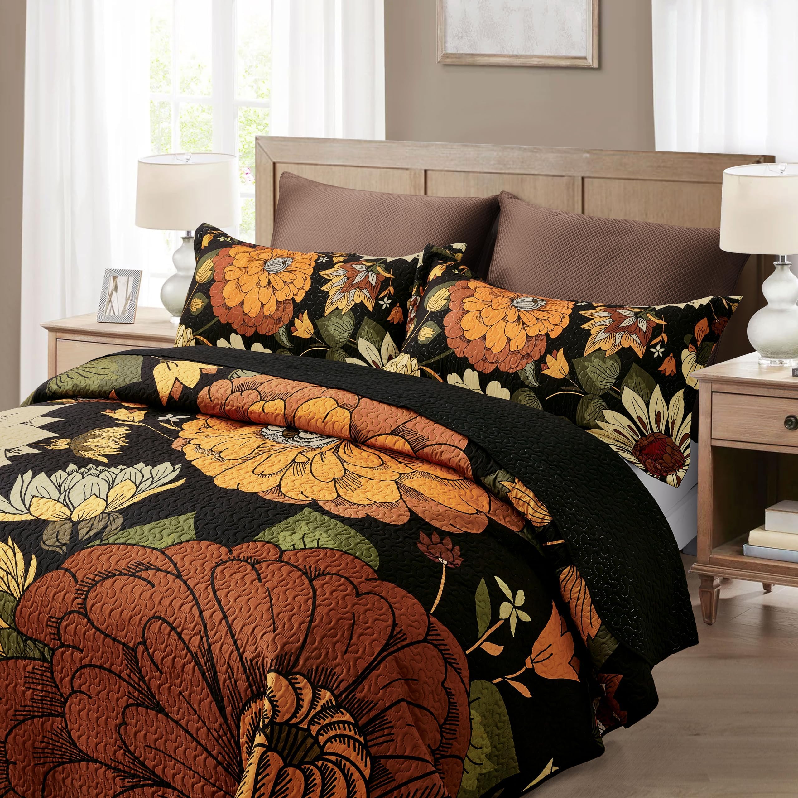 Tyrot quilt reversible side displaying solid black option for versatile styling