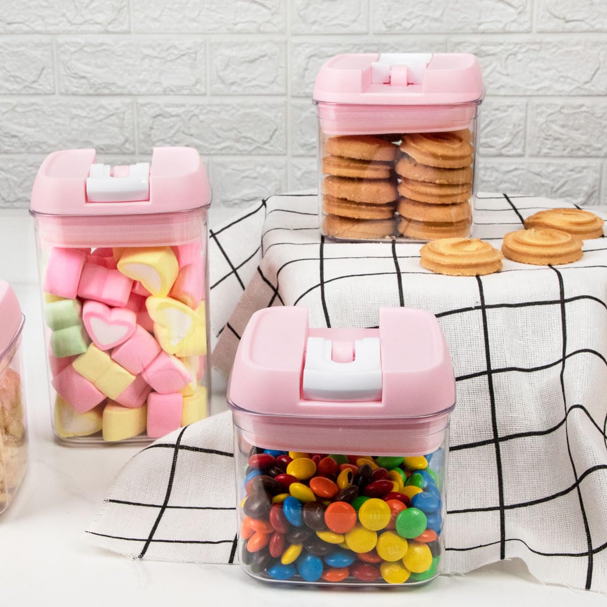 U-QE mini containers with assorted spices showing small-jars organization and ingredient visibility