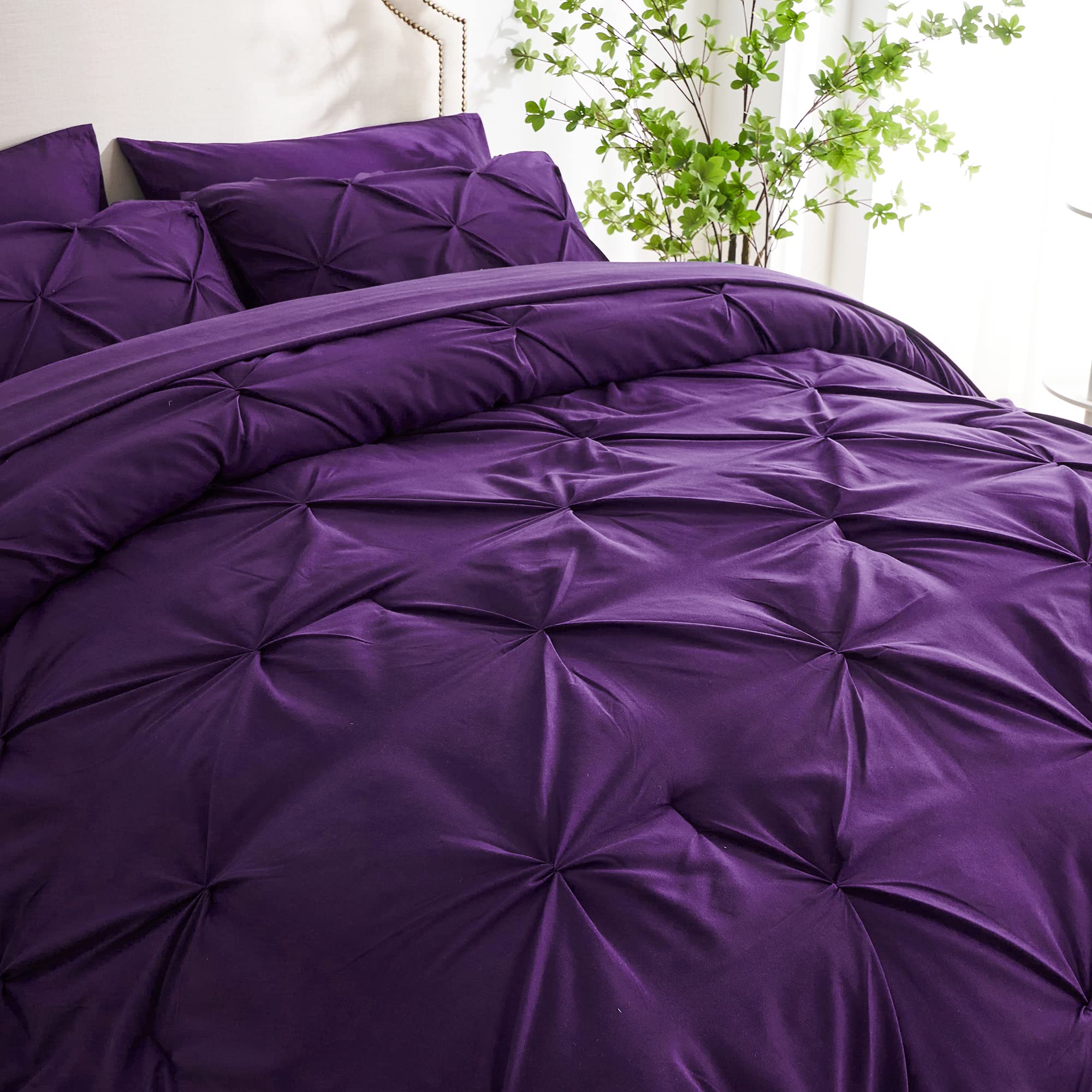 Ubauba flat and fitted sheets displayed to show fit and fabric quality benefit
