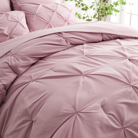 Ubauba flat layout of fitted sheet, flat sheet and pillowcases showing complete set