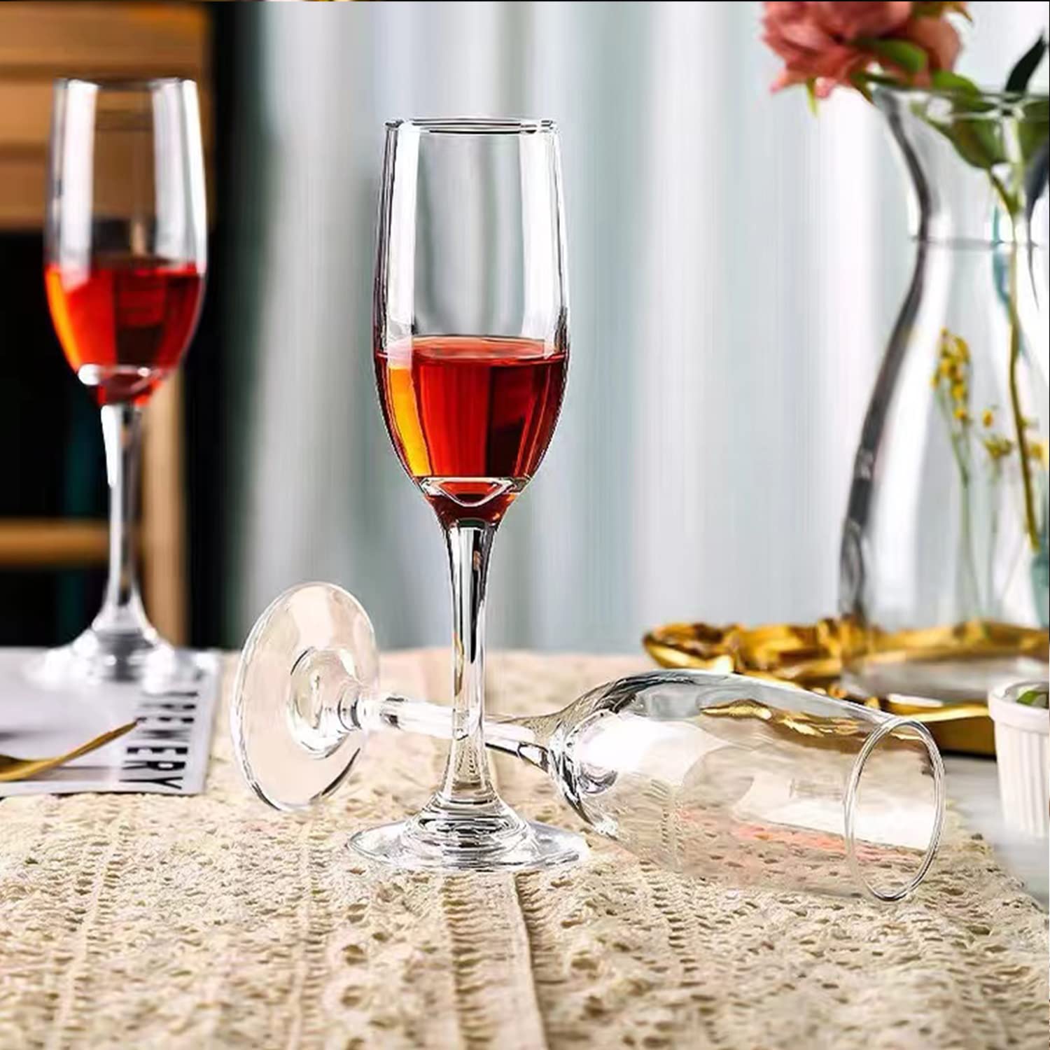 Ufrount flutes in use at a toast, illustrating festive presentation and visual sparkle