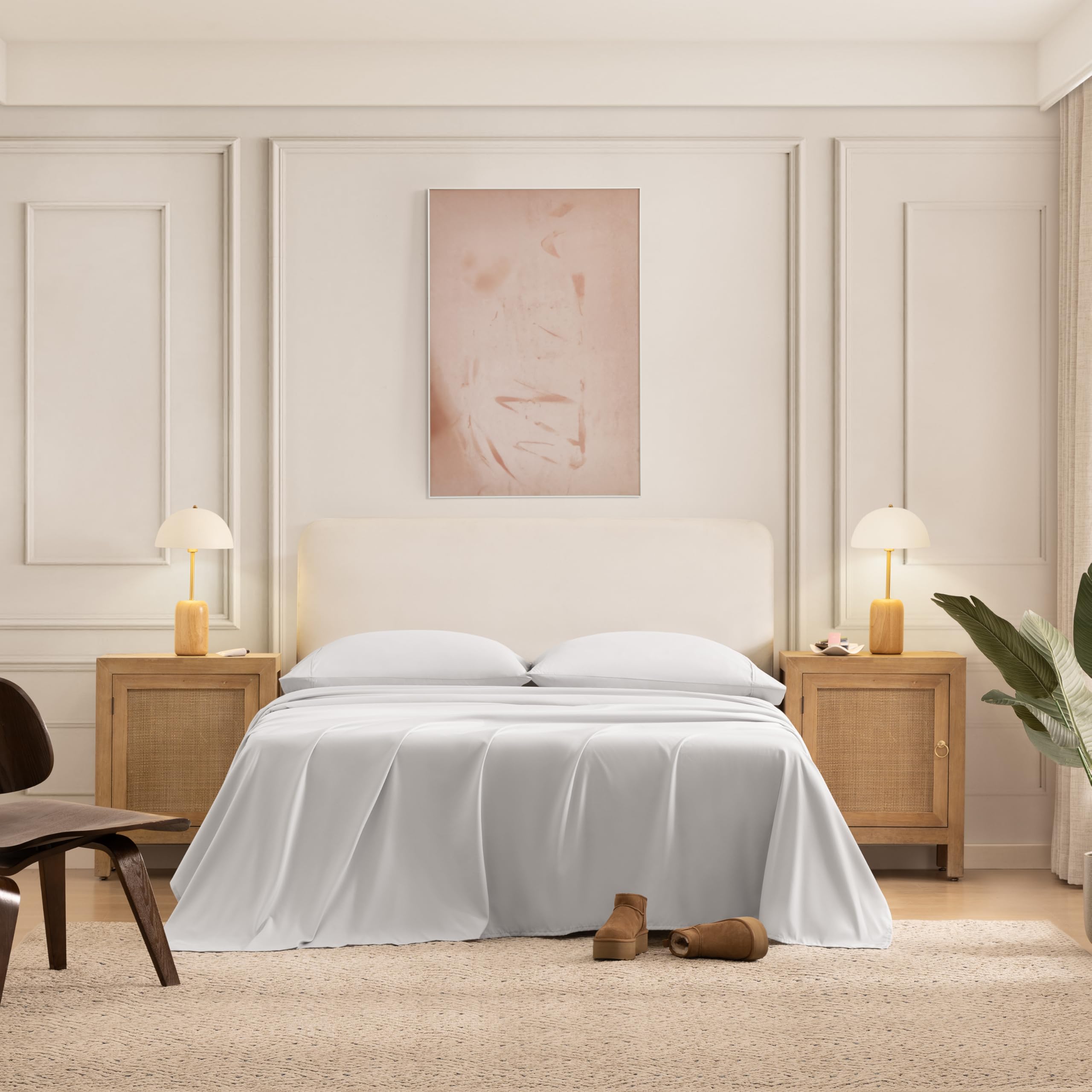UGG Hedi fitted sheet edge close-up showing elasticized pocket and secure fit benefit