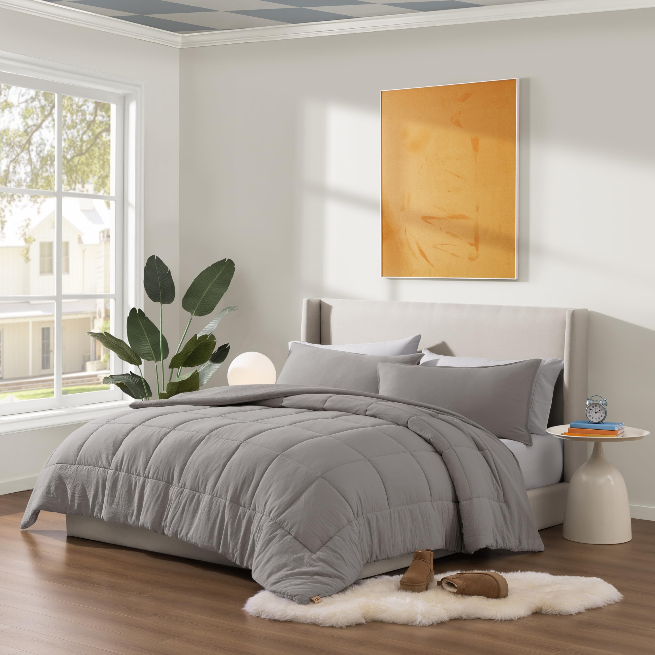 UGG Leonora close-up of box-stitch detail demonstrating even fill distribution benefit