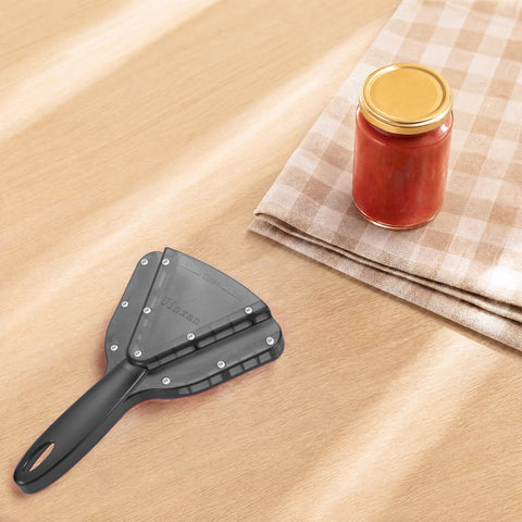 Uinxan placed in a kitchen scene showing daily-use convenience benefit