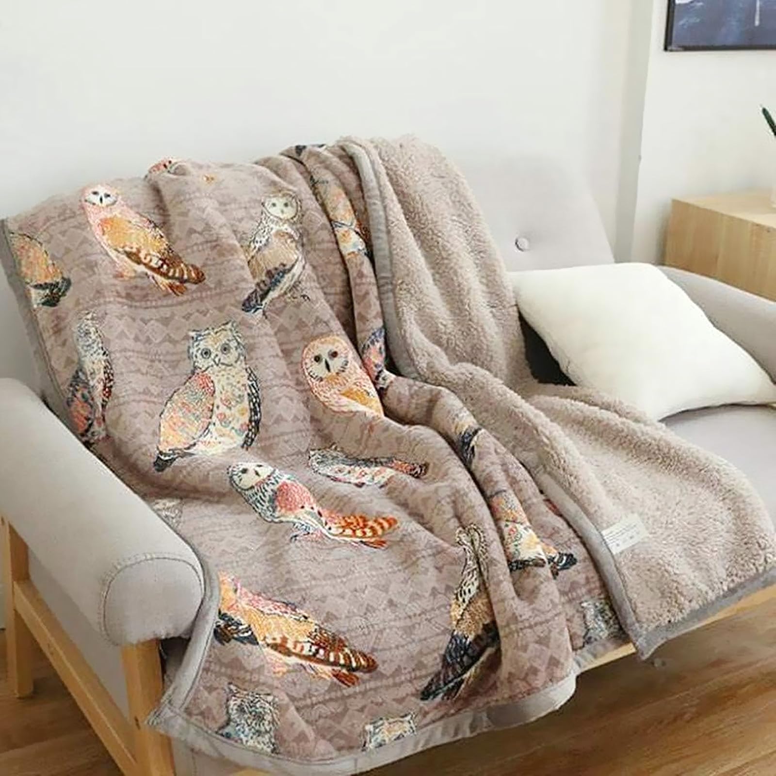 UKELER sherpa reverse close-up highlighting plush texture and warmth