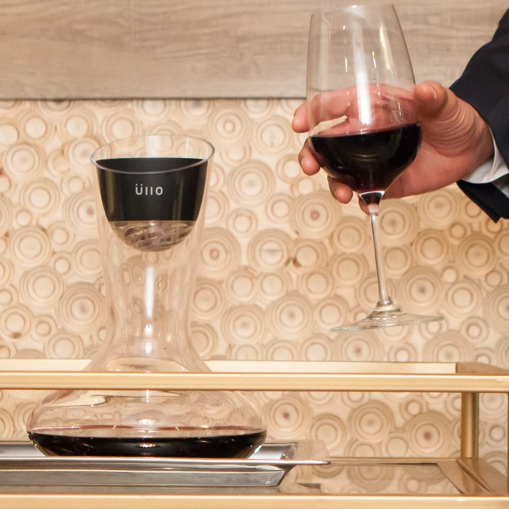 Pouring wine through Üllo into glass demonstrating purified serving benefit